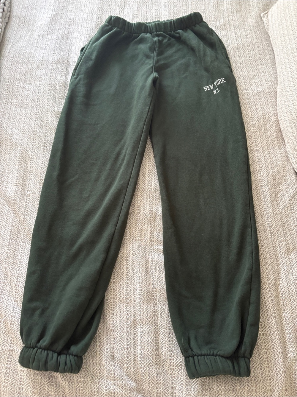 Brandy Melville (John FalForest Green Fleece Joggers with White 'New York' Print